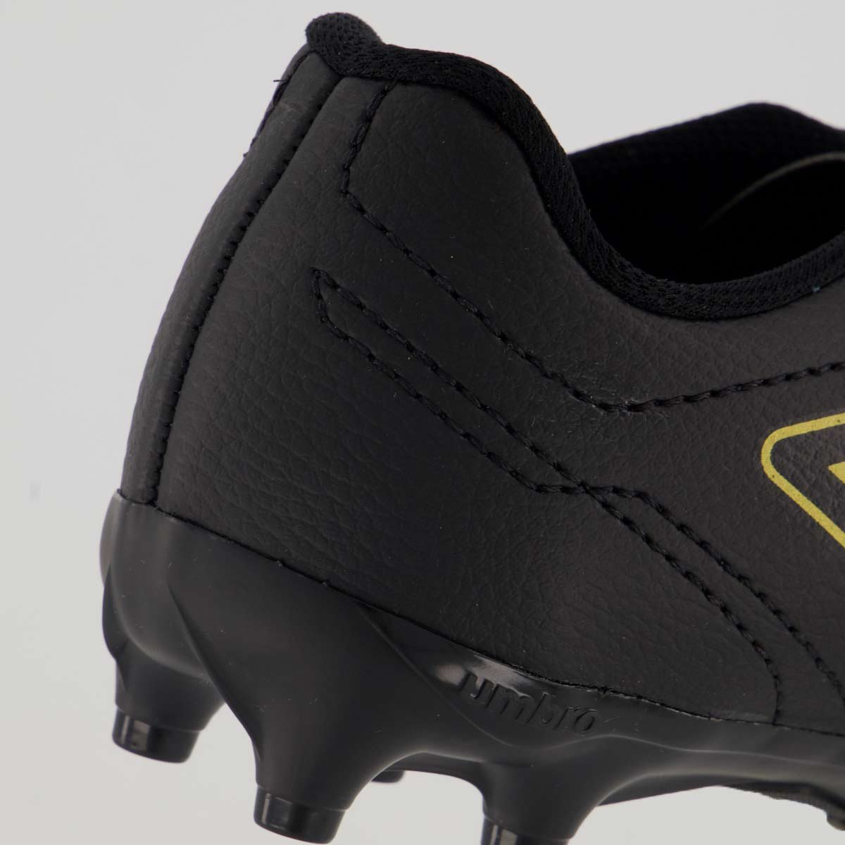 Chuteira Umbro Class Footballer Campo Juvenil Preta e Dourada Preto/Dourado 6