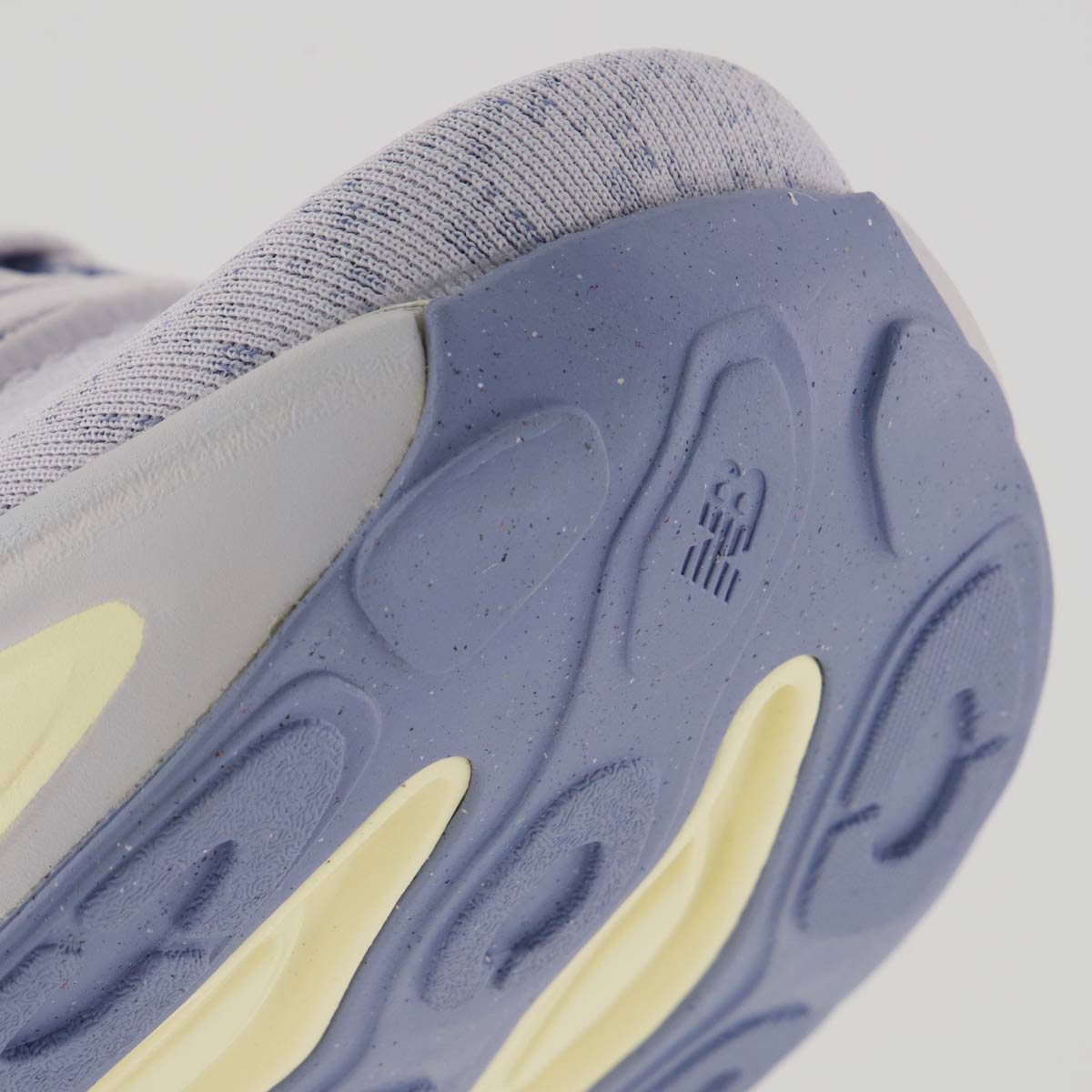 Tênis New Balance Fresh Foam X More V5 Feminino Lilás Lilás 8