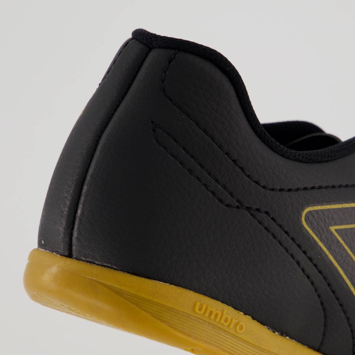 Chuteira Umbro Class Footballer Futsal Preta e Dourada Preto/Dourado 6