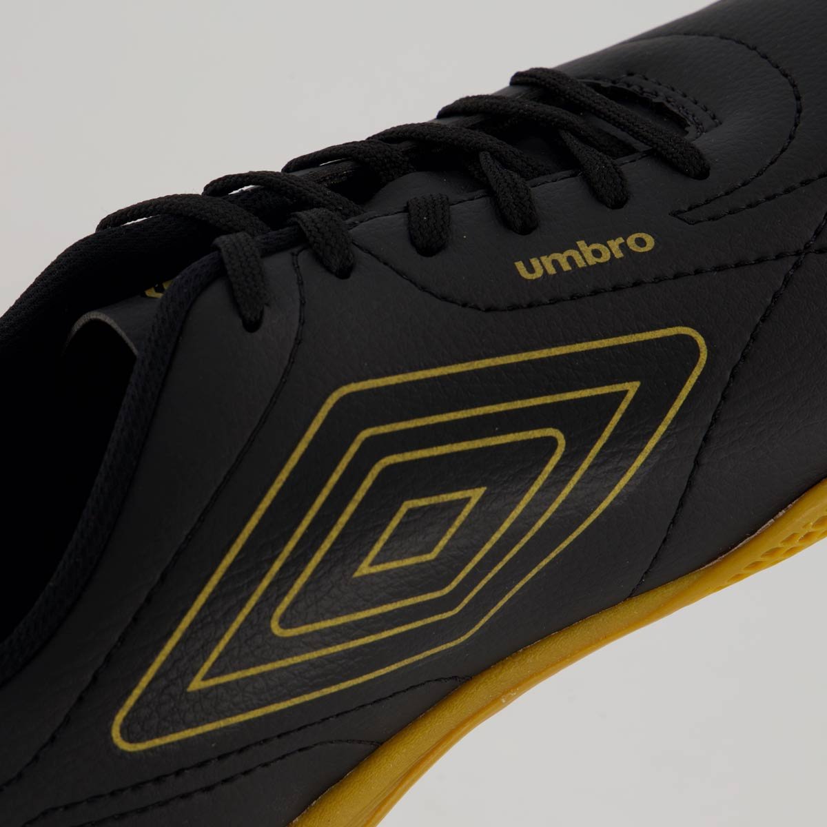 Chuteira Umbro Class Footballer Futsal Preta e Dourada Preto/Dourado 7