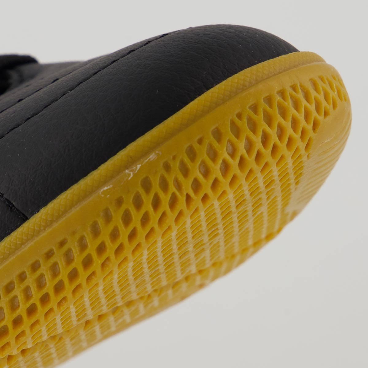 Chuteira Umbro Class Footballer Futsal Preta e Dourada Preto/Dourado 8