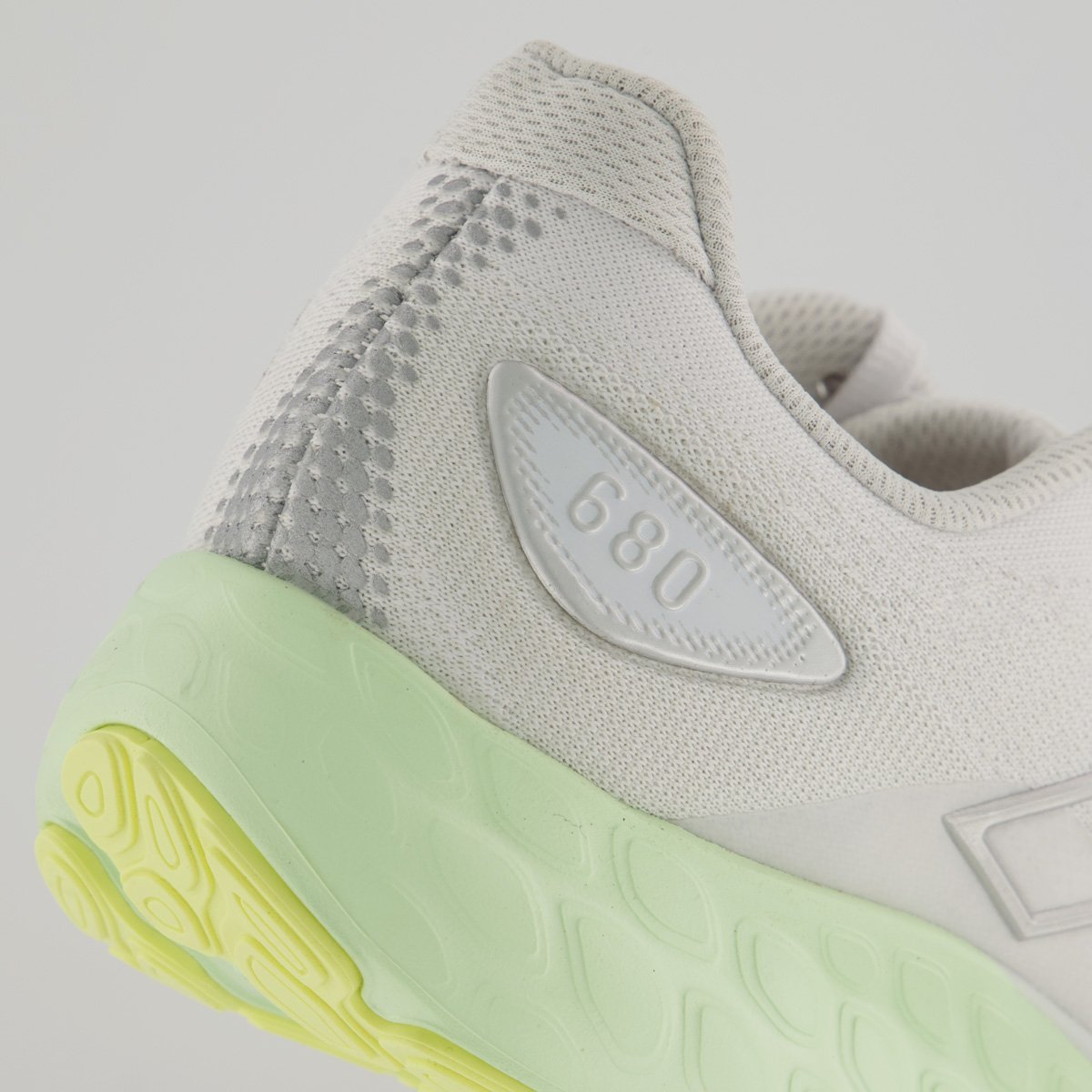 Tênis New Balance Fresh Foam 680 V8 Feminino Off White Branco 6