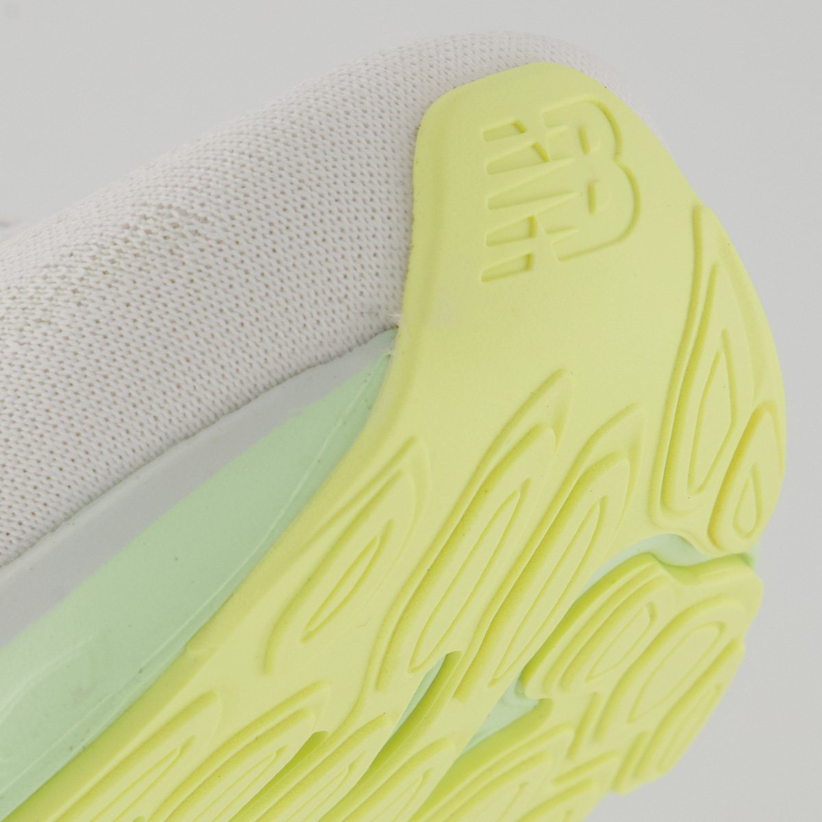 Tênis New Balance Fresh Foam 680 V8 Feminino Off White Branco 8
