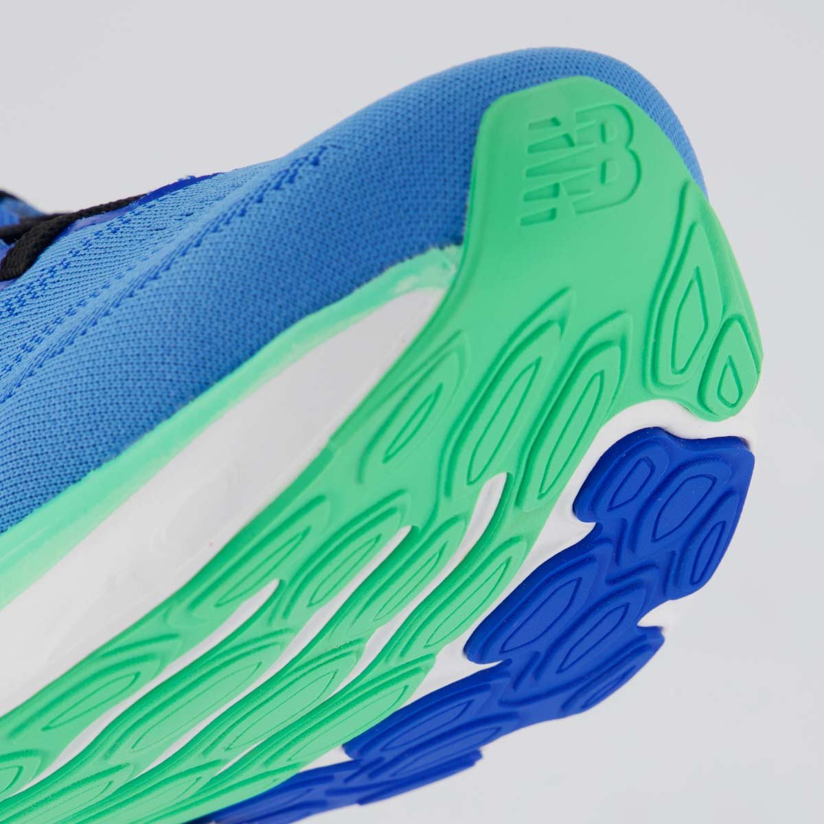 Tênis New Balance Fresh Foam 680v8 Azul e Verde Azul/Verde 8