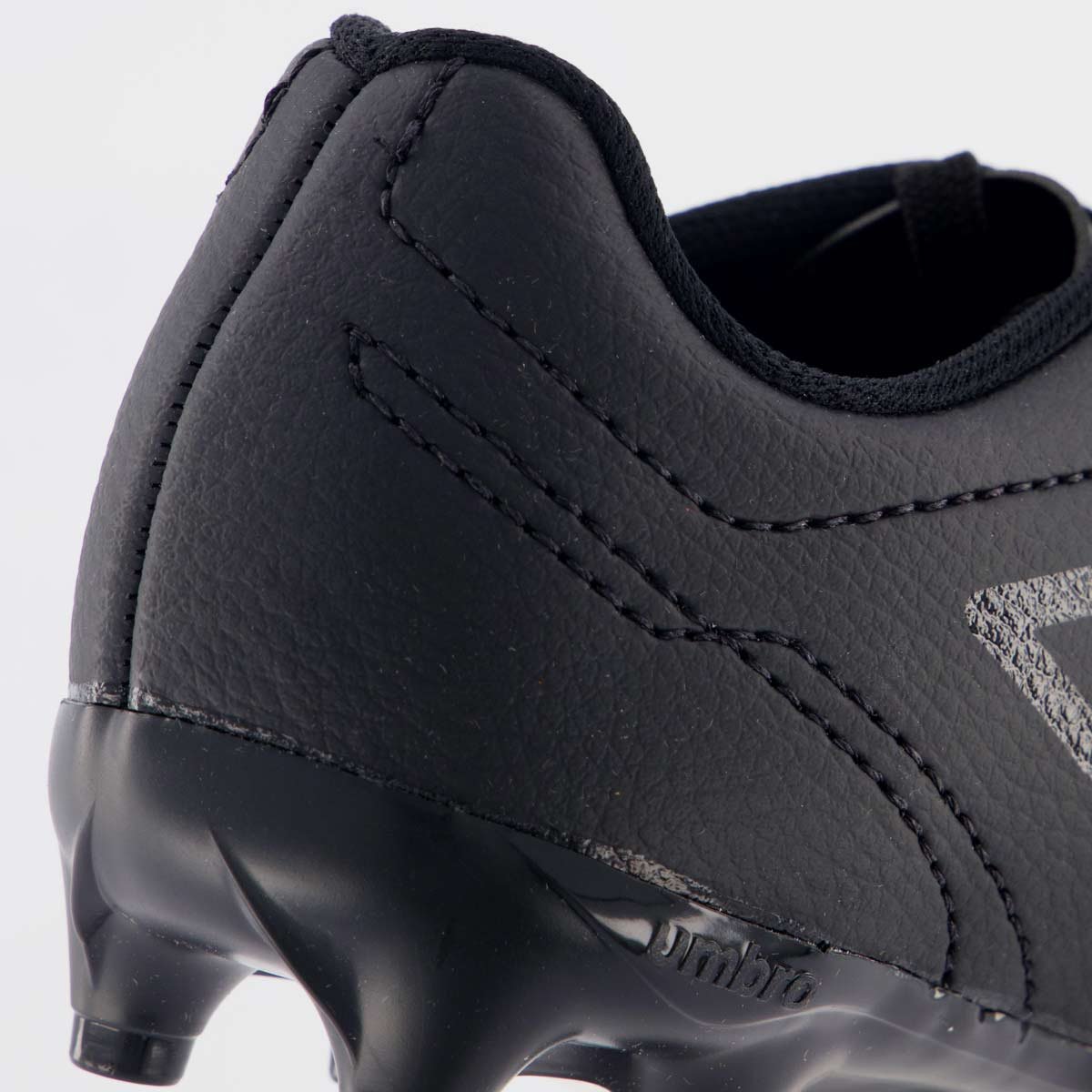 Chuteira Umbro Class Footballer Campo Juvenil Preta Preto 6