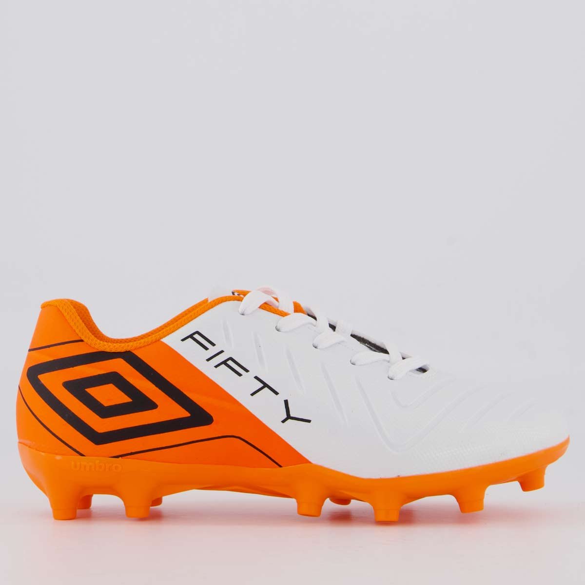 Chuteira Umbro Fifty VI Campo Juvenil Branca e Laranja