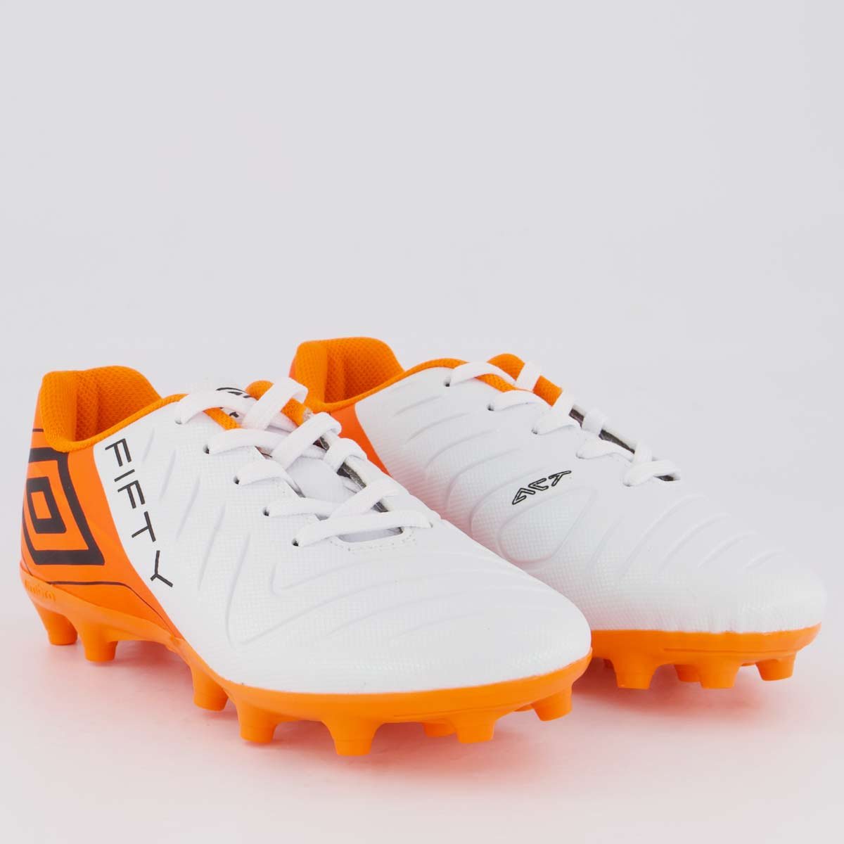Chuteira Umbro Fifty VI Campo Juvenil Branca e Laranja Branco/Laranja 2