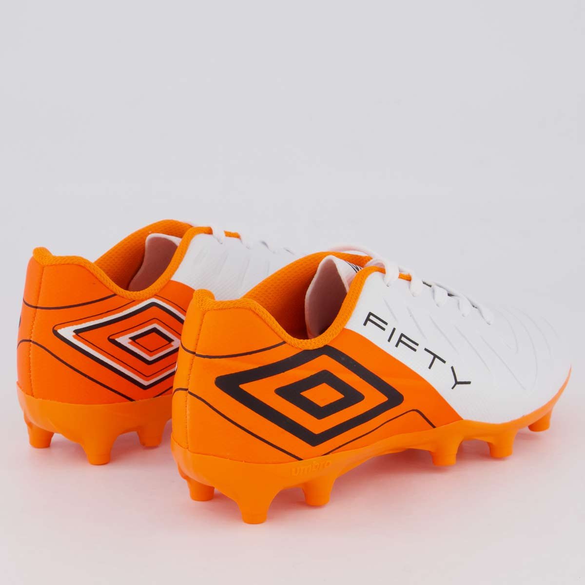 Chuteira Umbro Fifty VI Campo Juvenil Branca e Laranja Branco/Laranja 3