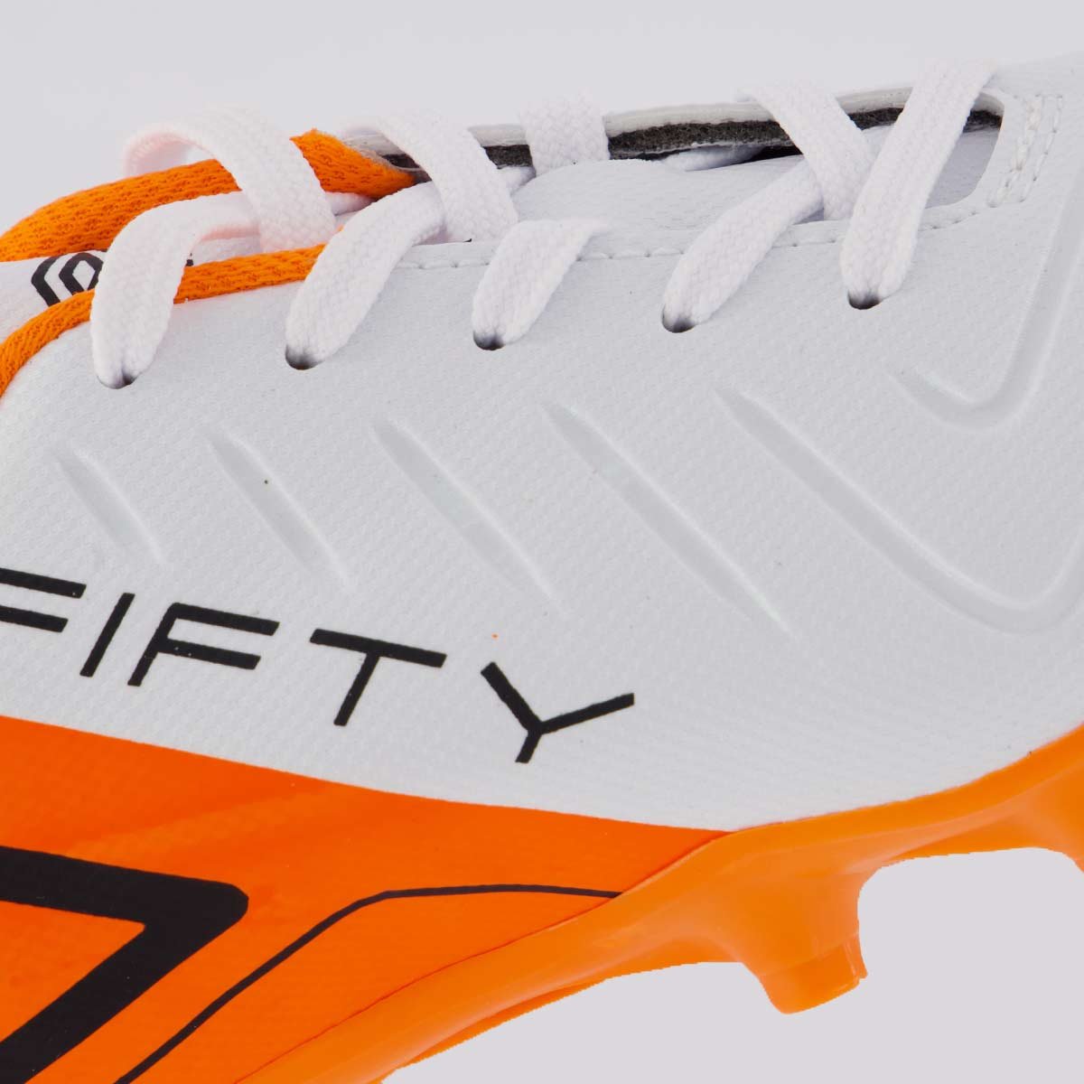 Chuteira Umbro Fifty VI Campo Juvenil Branca e Laranja Branco/Laranja 7