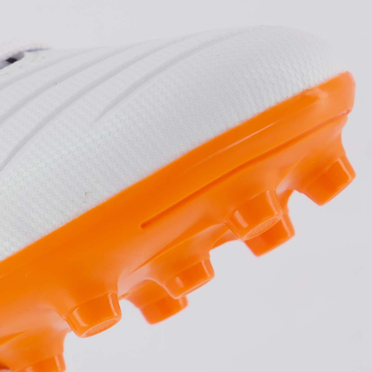Chuteira Umbro Fifty VI Campo Juvenil Branca e Laranja Branco/Laranja 8