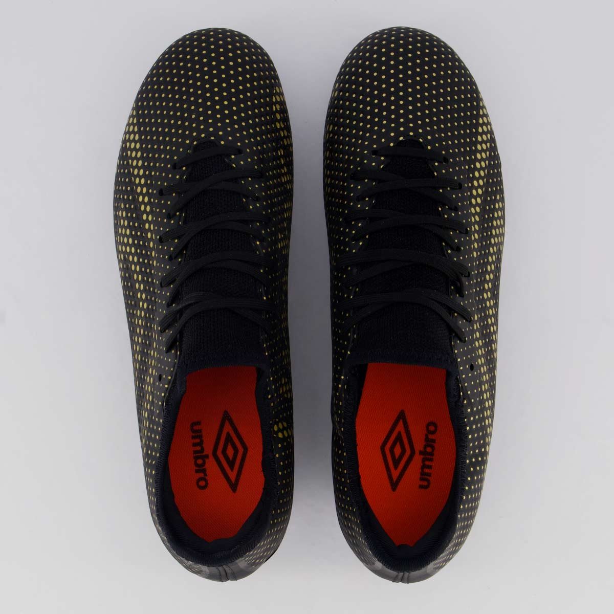 Chuteira Umbro Velocita IX Club Campo Preta e Dourada Preto/Dourado 4