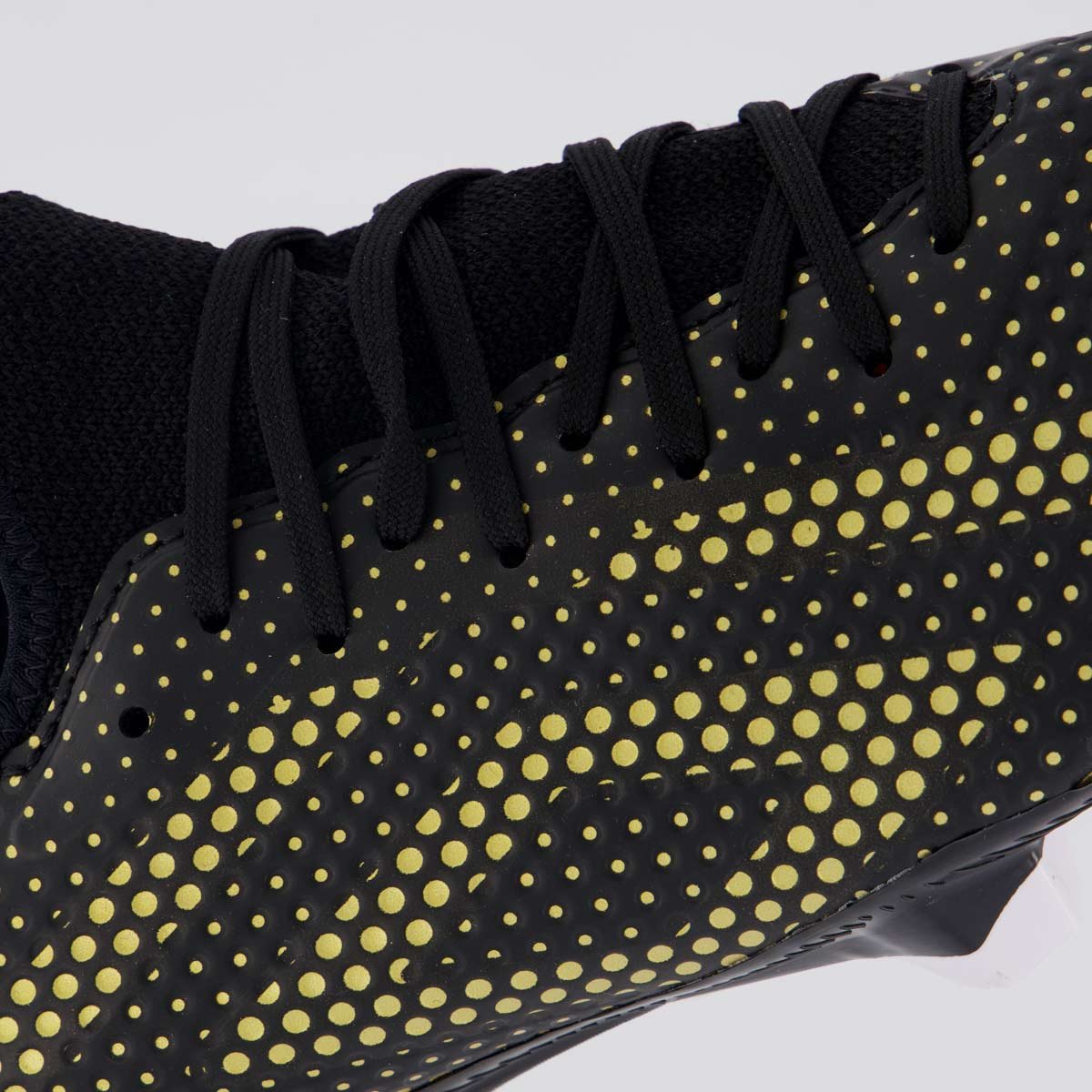 Chuteira Umbro Velocita IX Club Campo Preta e Dourada Preto/Dourado 7
