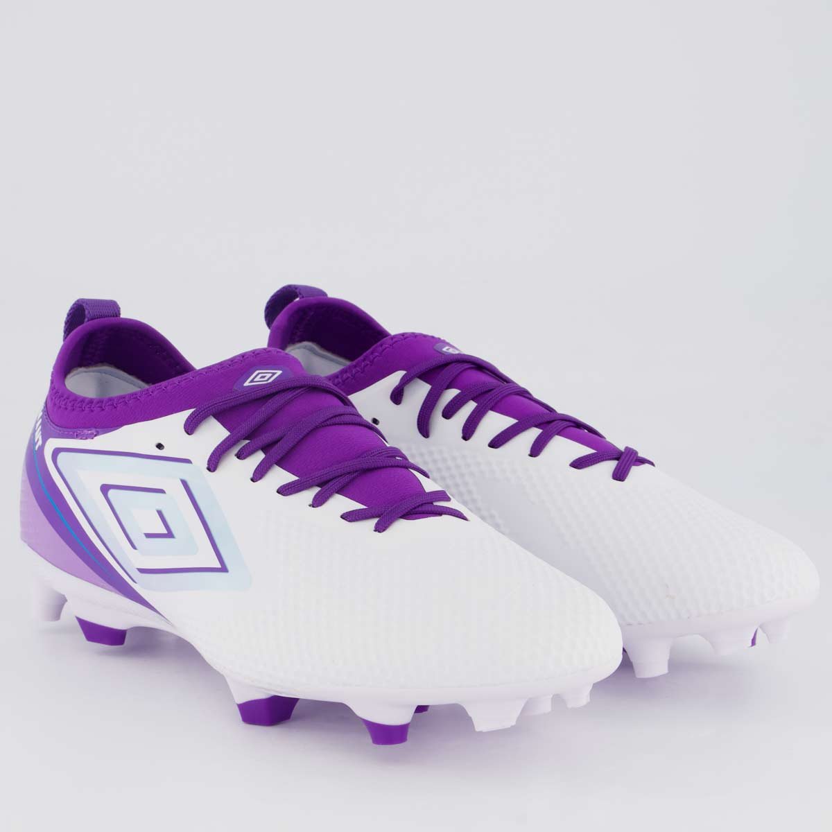 Chuteira Umbro Adamant Top Speed Club Campo Branca e Roxa Banco/Roxo 2