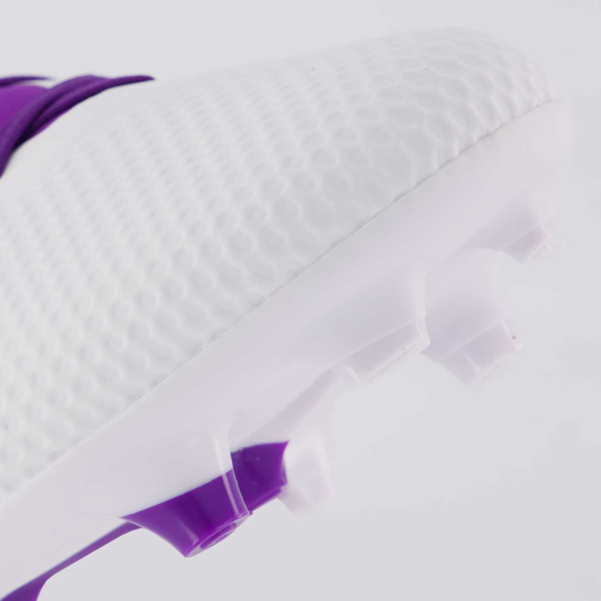 Chuteira Umbro Adamant Top Speed Club Campo Branca e Roxa Banco/Roxo 8