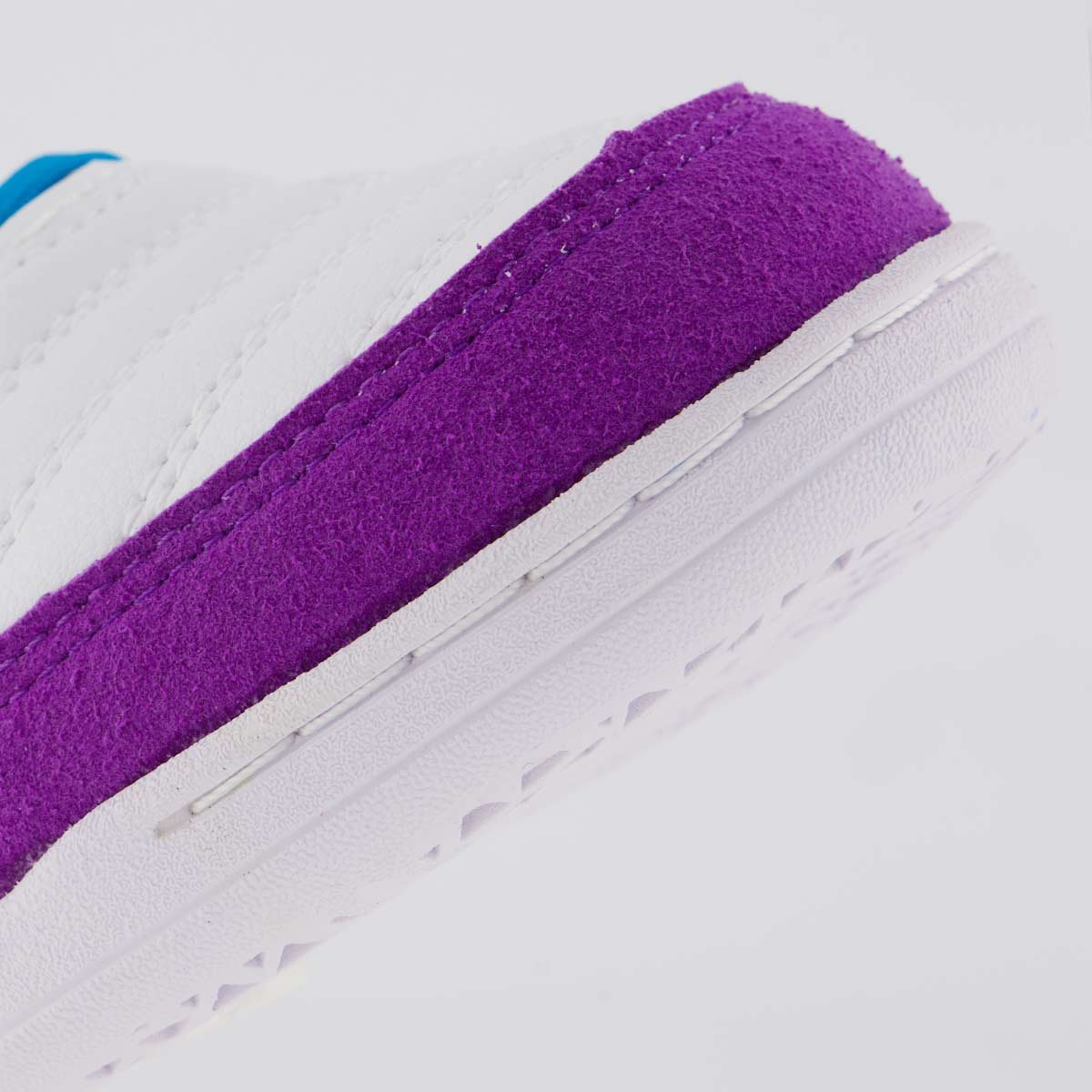 Chuteira Umbro X-Comfort Futsal Branca e Roxa Banco/Roxo 8
