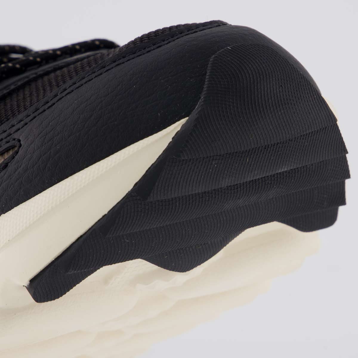 Tênis Fila Venture Tracer 2 Preto Preto 8