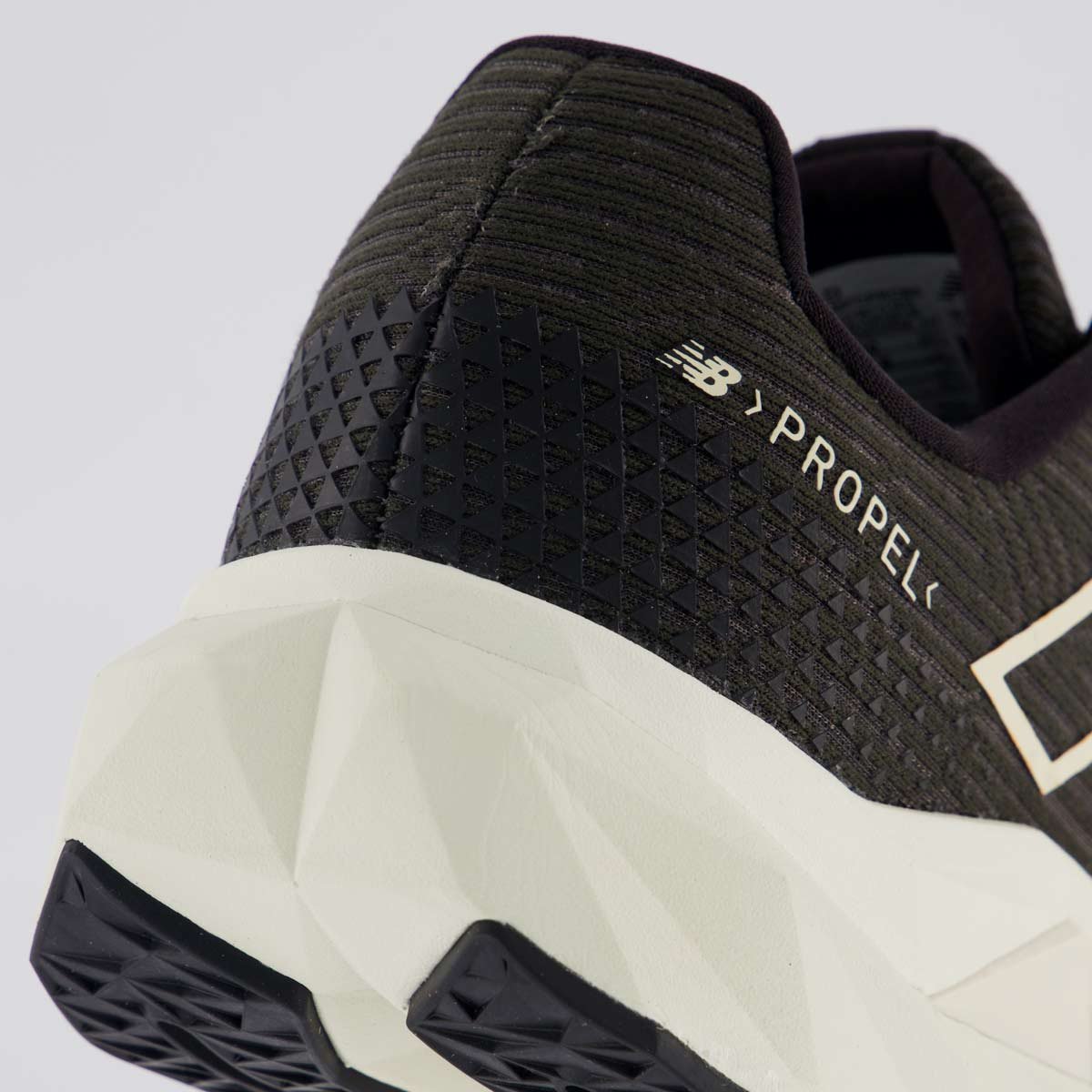 Tênis New Balance Fuelcell Propel V5 Preto e Laranja Preto/Laranja 6