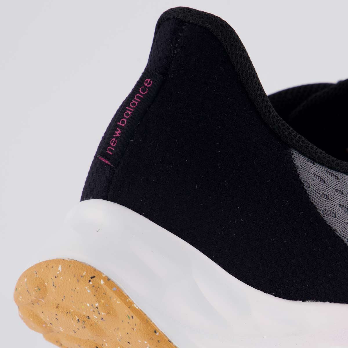 Tênis New Balance Fresh Foam Arishi V4 Feminino Cinza e Preto Cinza/Preto 6