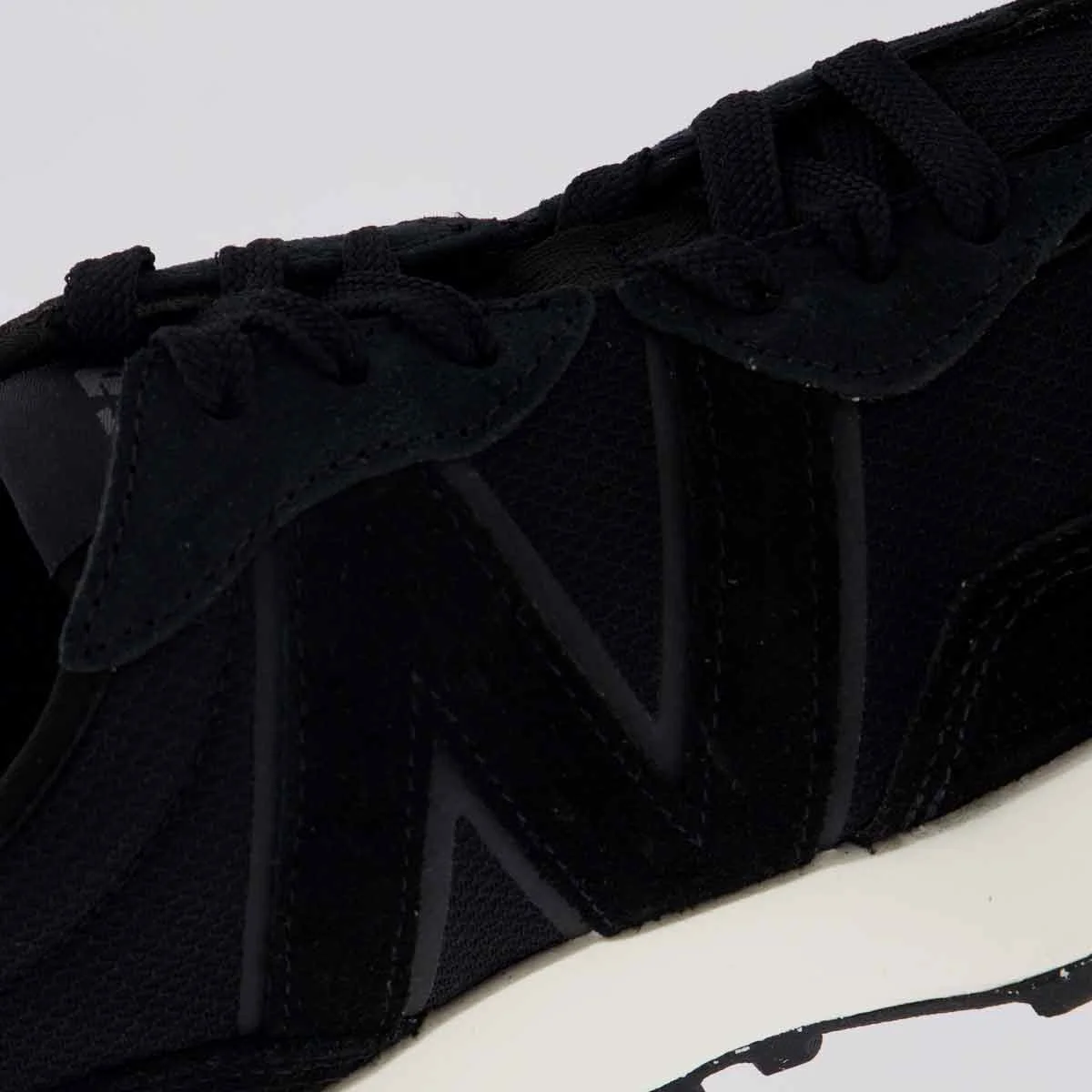 Tênis New Balance 327V1 Branco e Preto Preto 7