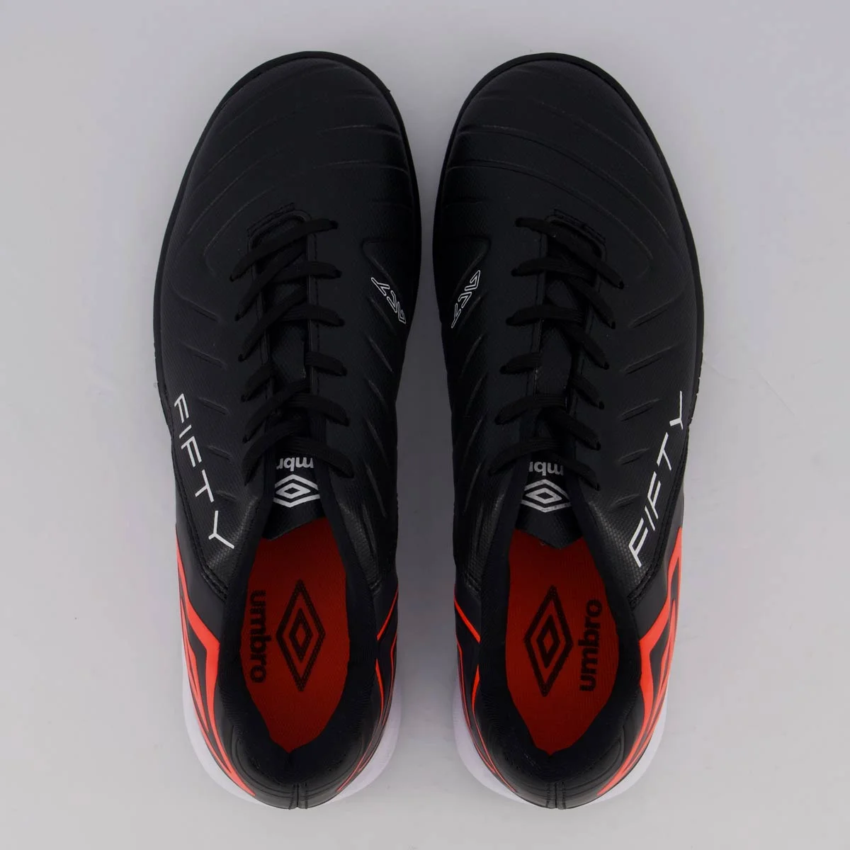 Chuteira Umbro Fifty VI Society Preta Preto 4