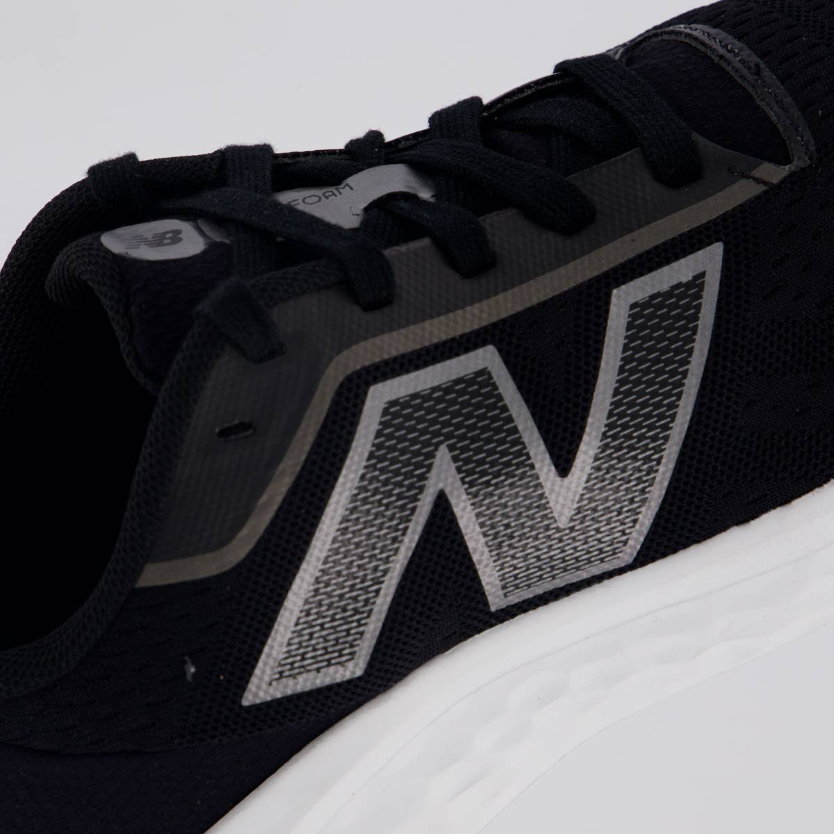 Tênis New Balance Fresh Foam Arishi V4 Preto e Prata Preto/Prata 7