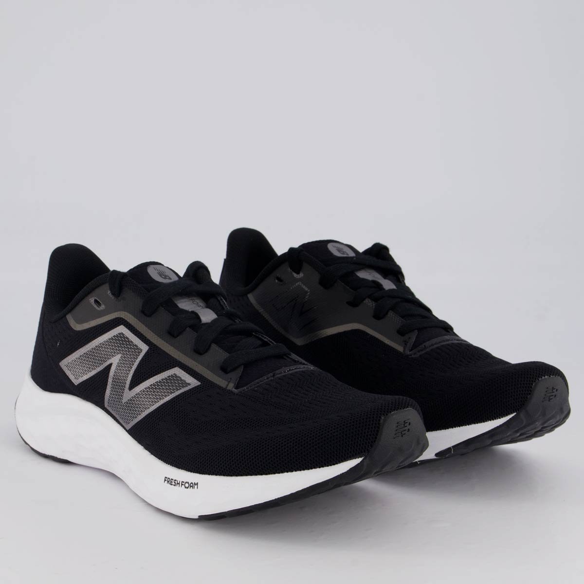 Tênis New Balance Fresh Foam Arishi V4 Preto e Prata Preto/Prata 2
