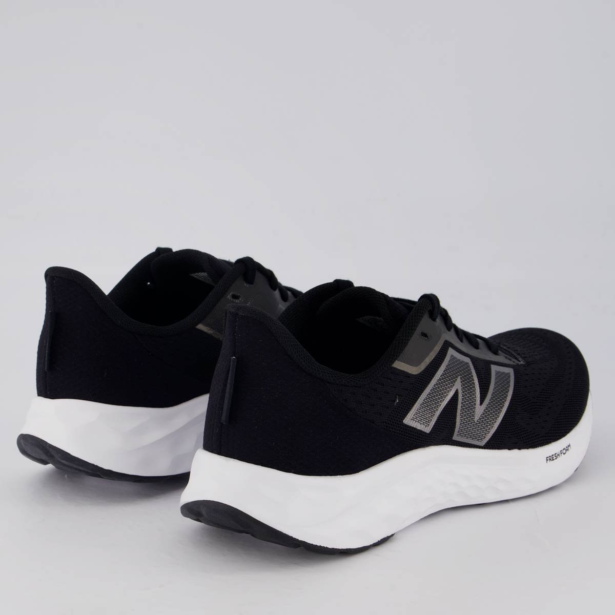Tênis New Balance Fresh Foam Arishi V4 Preto e Prata Preto/Prata 3
