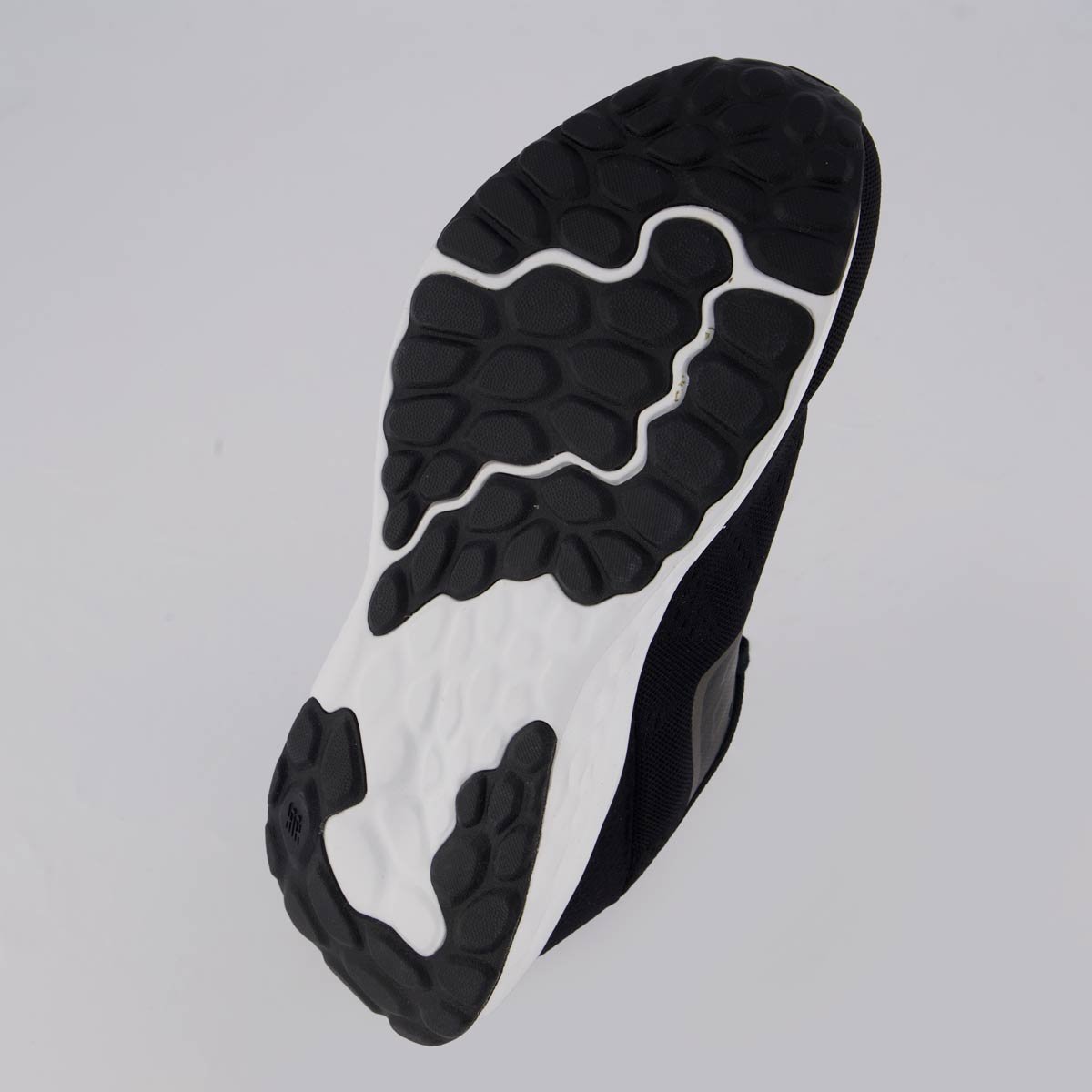 Tênis New Balance Fresh Foam Arishi V4 Preto e Prata Preto/Prata 5