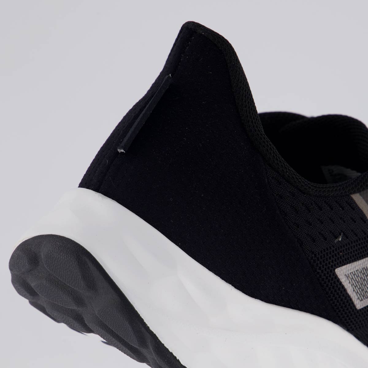 Tênis New Balance Fresh Foam Arishi V4 Preto e Prata Preto/Prata 6