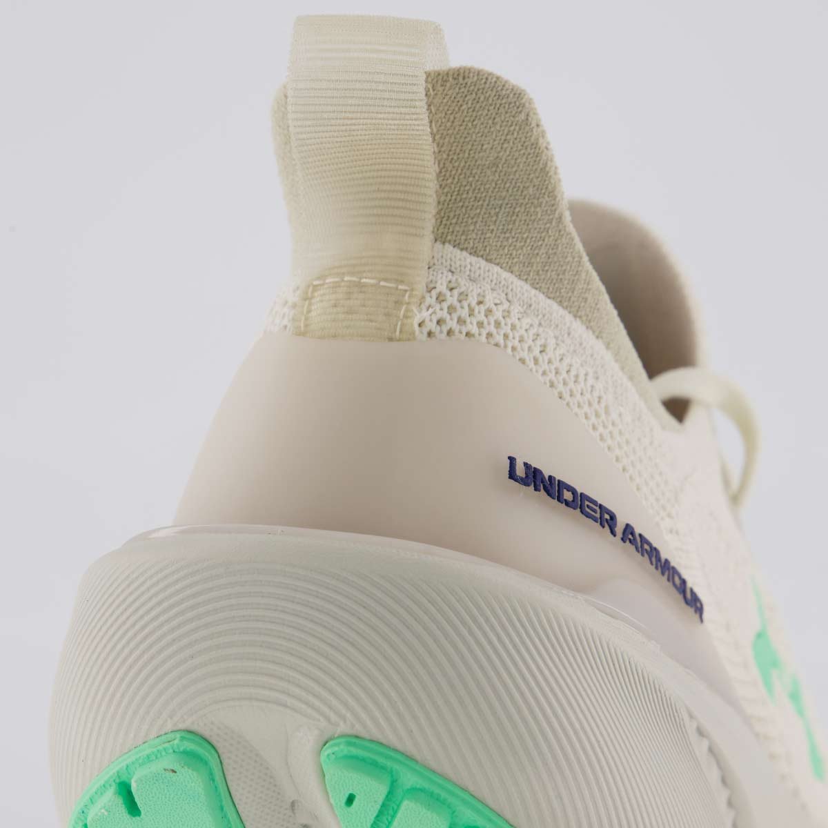 Tênis Under Armour Charged Quicker 2 Bege e Verde Bege/Verde 6