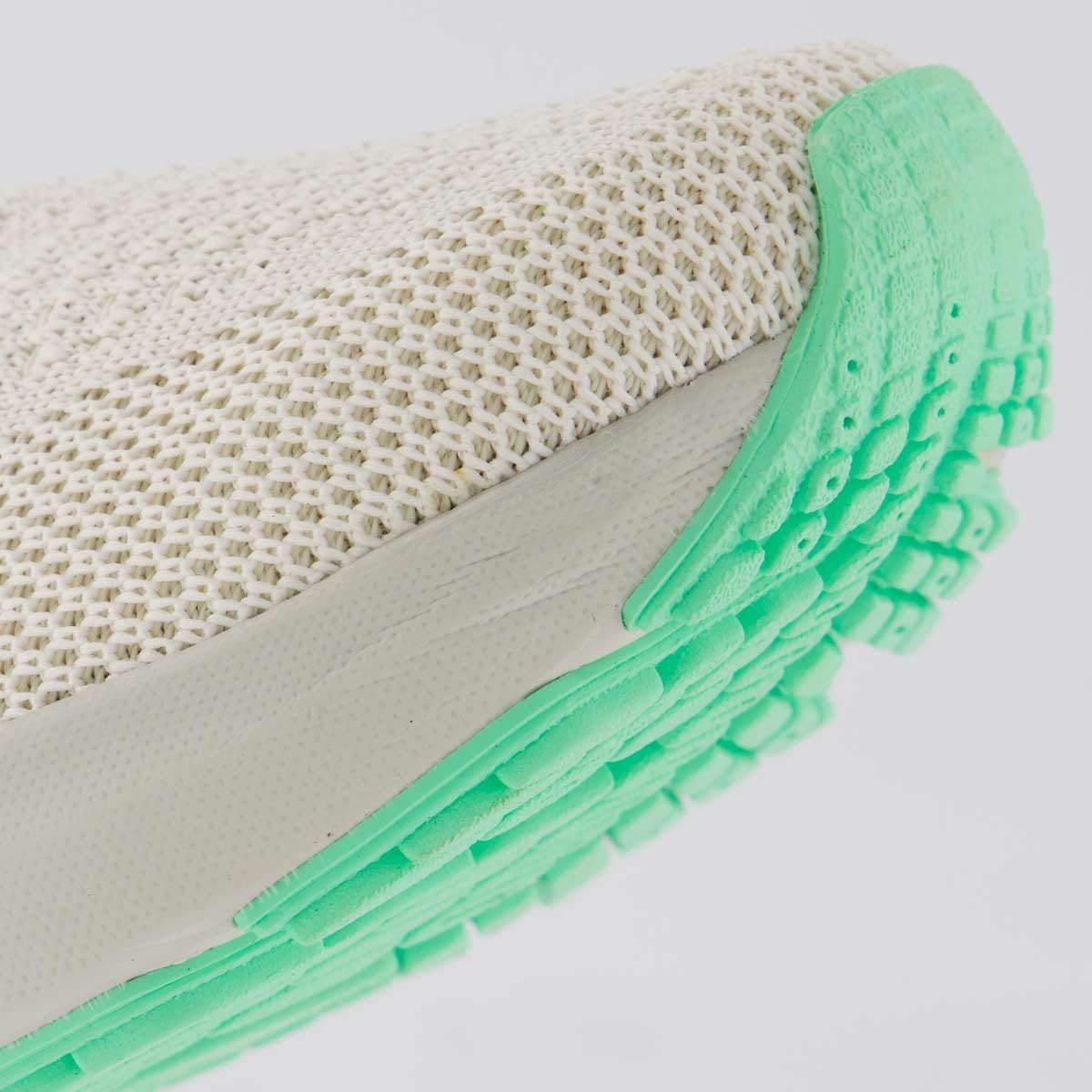 Tênis Under Armour Charged Quicker 2 Bege e Verde Bege/Verde 8