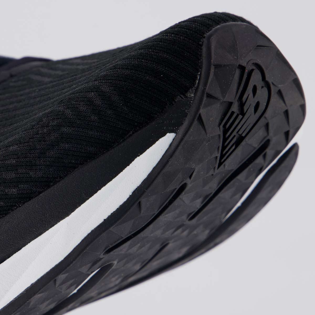 Tênis New Balance Fuelcell Propel V5 Feminino Preto Preto 8