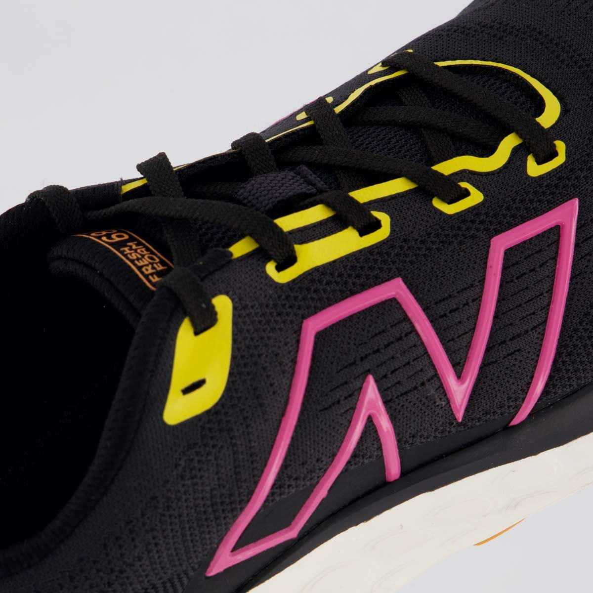 Tênis New Balance Fresh Foam 680 V8 Feminino Preto Preto 7