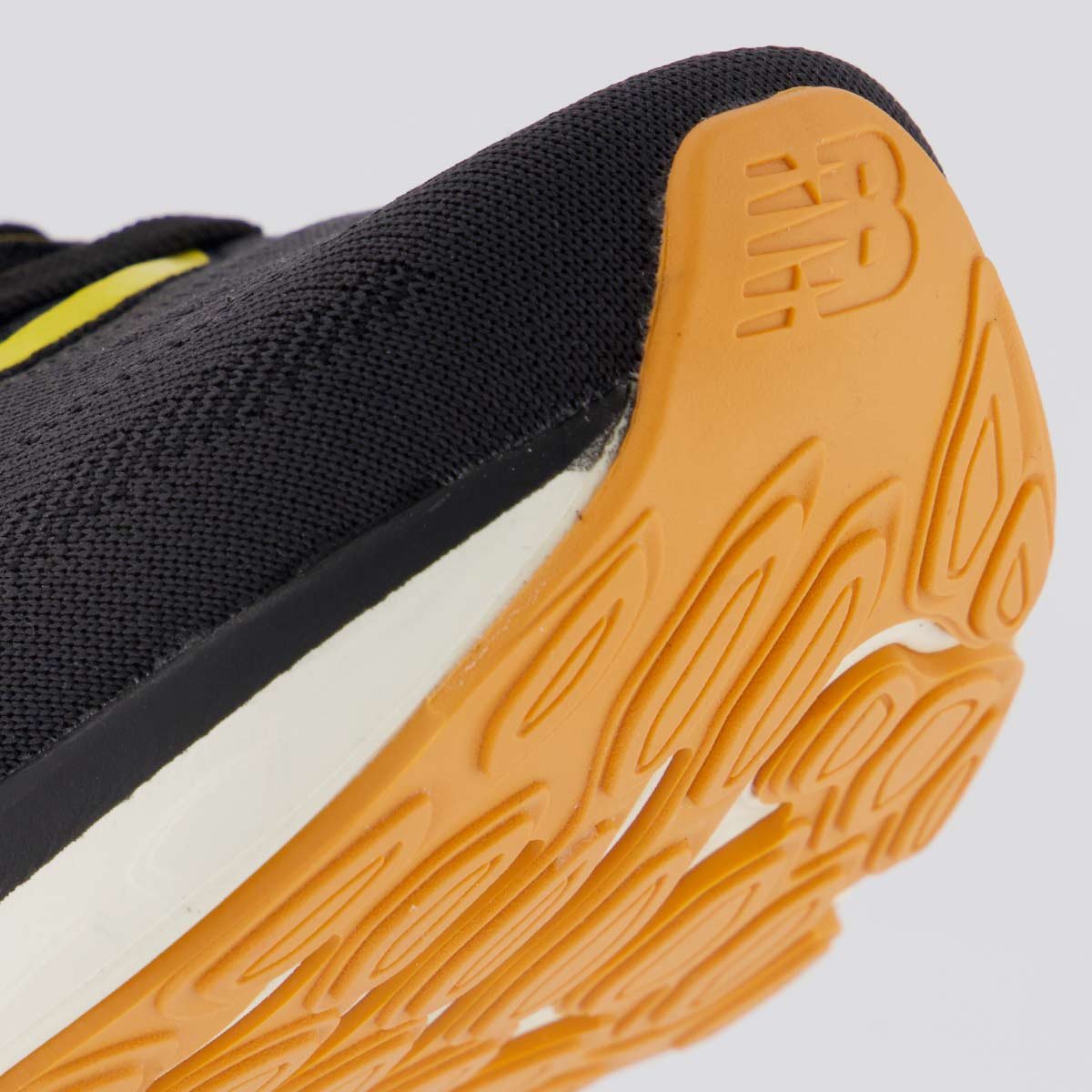 Tênis New Balance Fresh Foam 680 V8 Feminino Preto Preto 8
