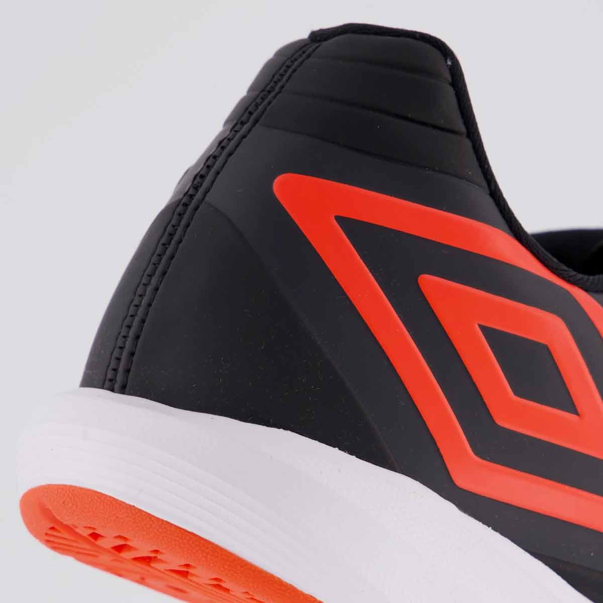 Chuteira Umbro Fifty VI Futsal Preta e Coral Preto/Coral 6