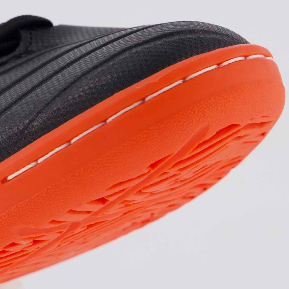 Chuteira Umbro Fifty VI Futsal Preta e Coral Preto/Coral 8