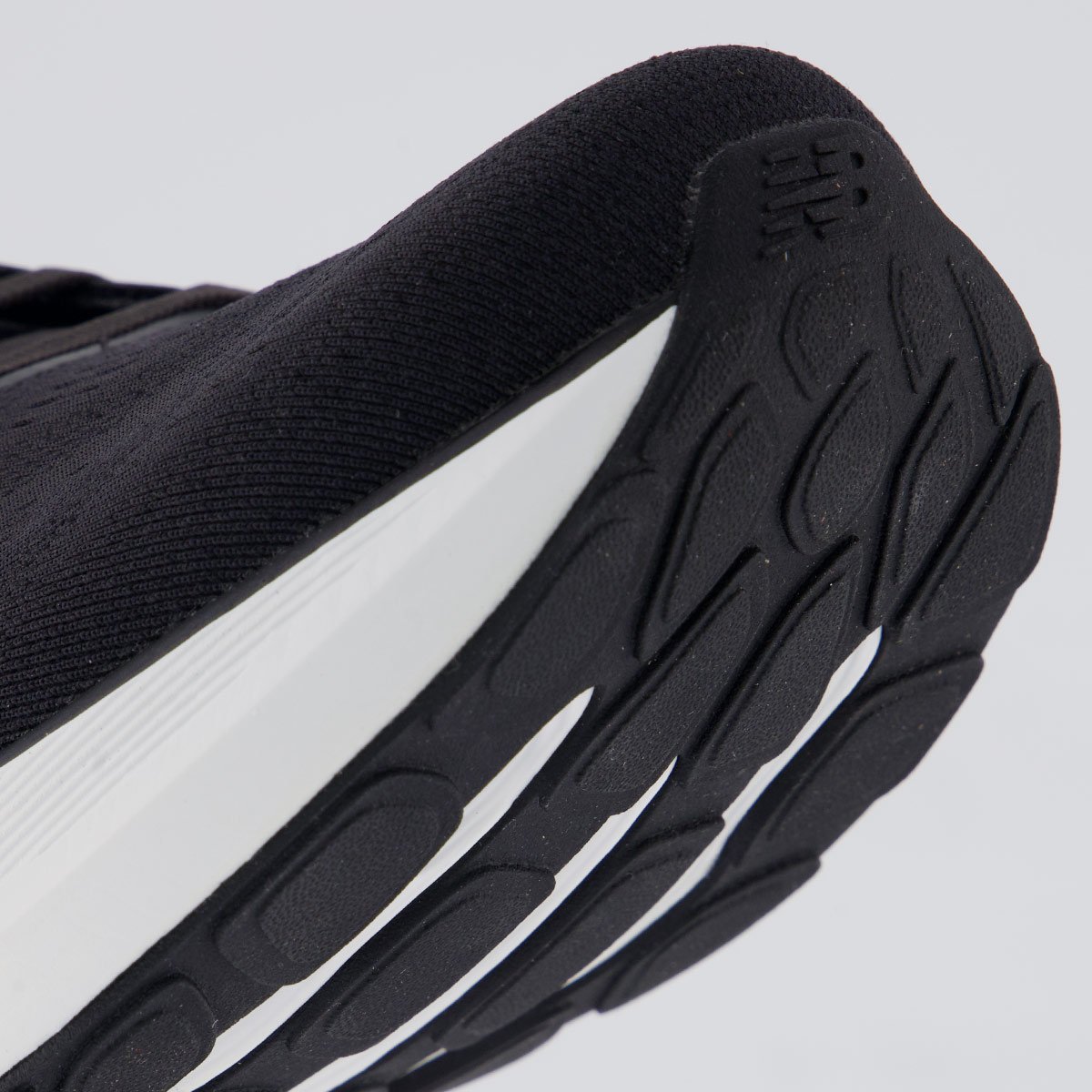 Tênis New Balance Fresh Foam X 880 V15 Preto Preto 8