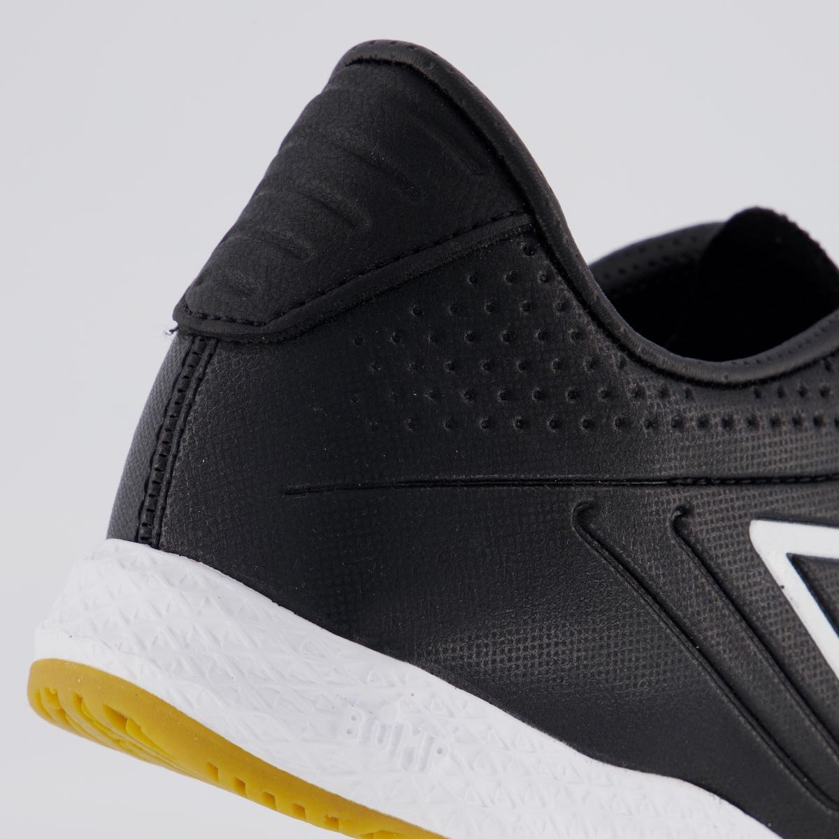 Chuteira Umbro Tocco III Premier Futsal Preta e Branca Preto/Branco 2