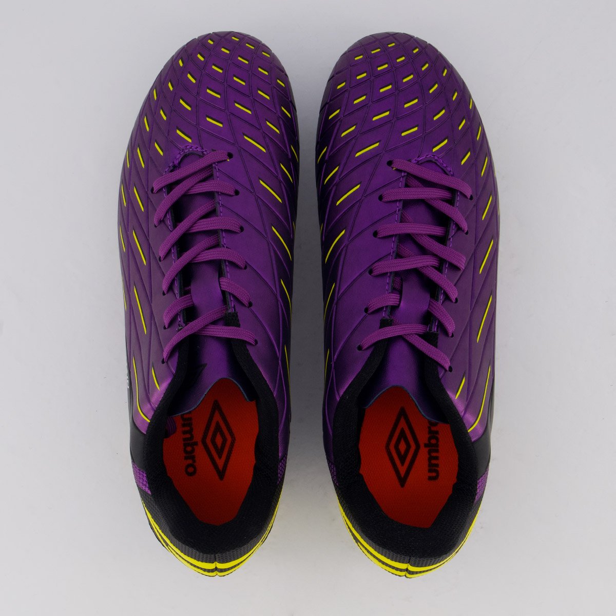 Chuteira Umbro Domain Campo Roxa e Preta Roxo 4