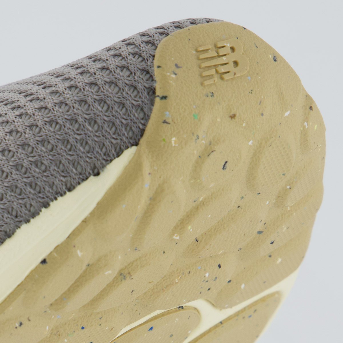 Tênis New Balance Fresh Foam Arishi V4 Cinza Cinza 8