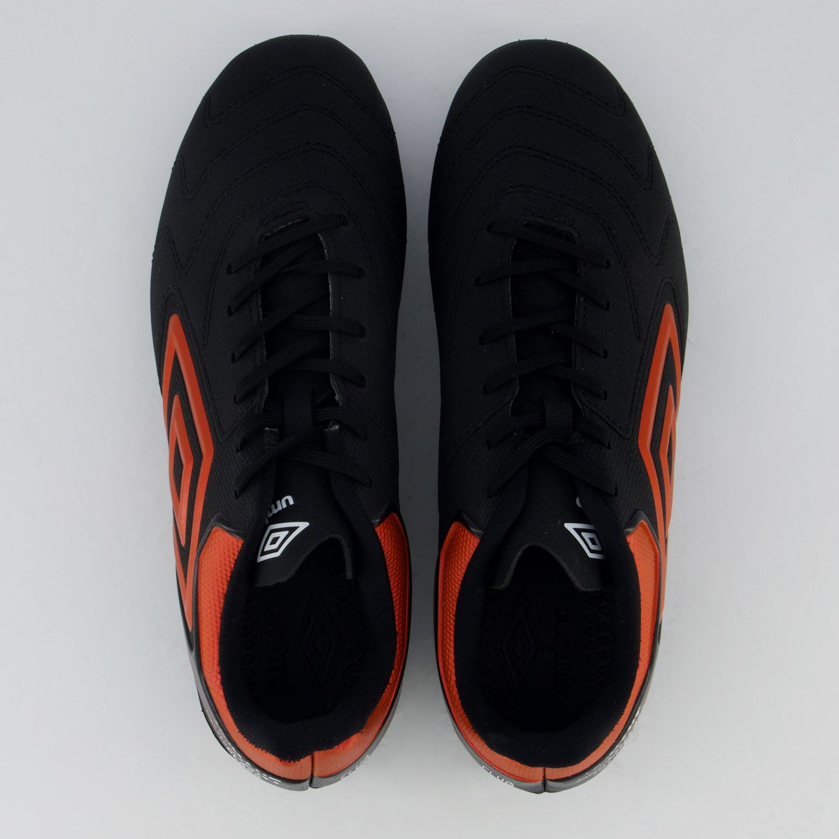 Chuteira Umbro Adamant Master Class Club Campo Preta e Vermelha Preto/Vermelho 4