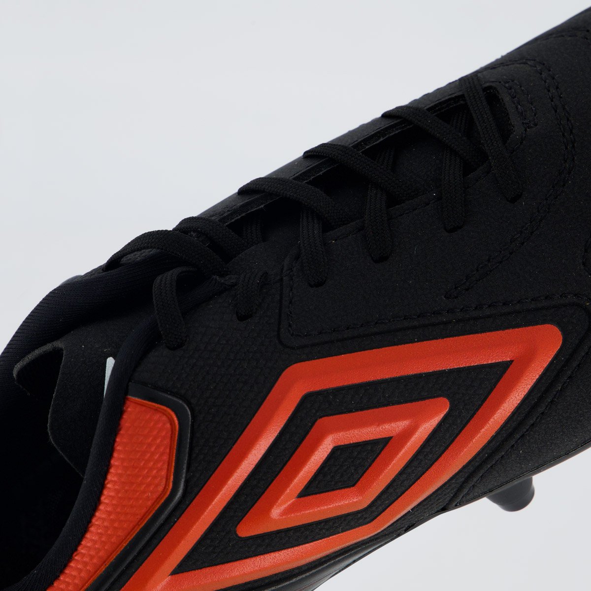 Chuteira Umbro Adamant Master Class Club Campo Preta e Vermelha Preto/Vermelho 7