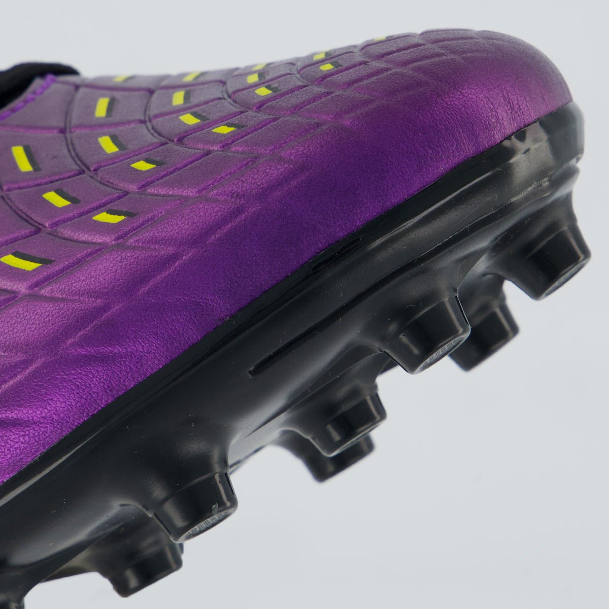 Chuteira Umbro Domain Campo Juvenil Roxa e Preta Roxo 8