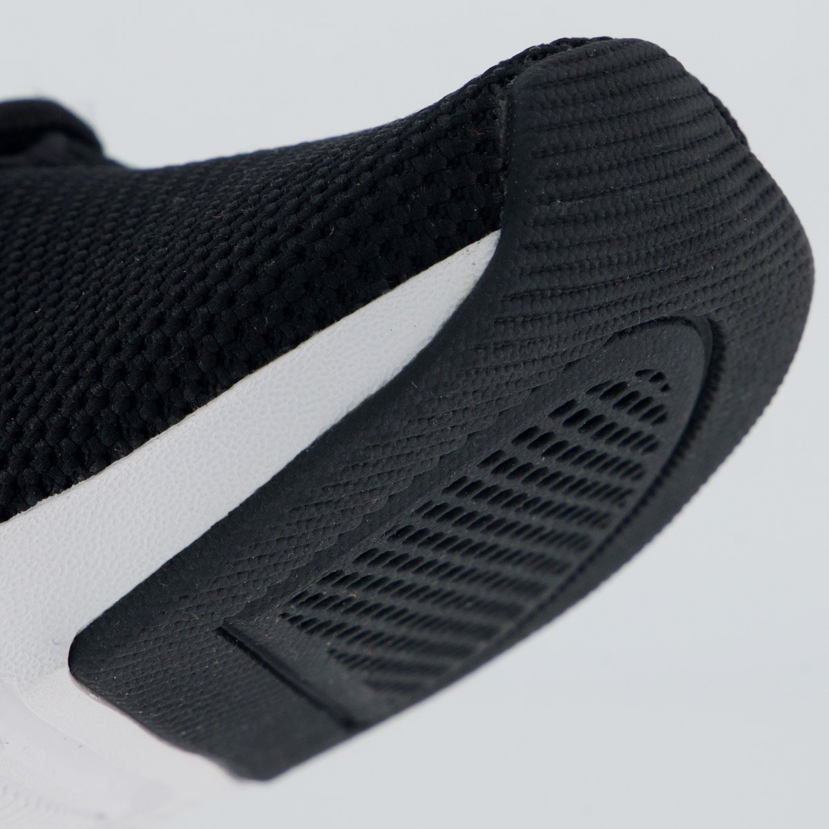 Tênis Puma Flyer Runner Feminino Preto e Branco Preto 8