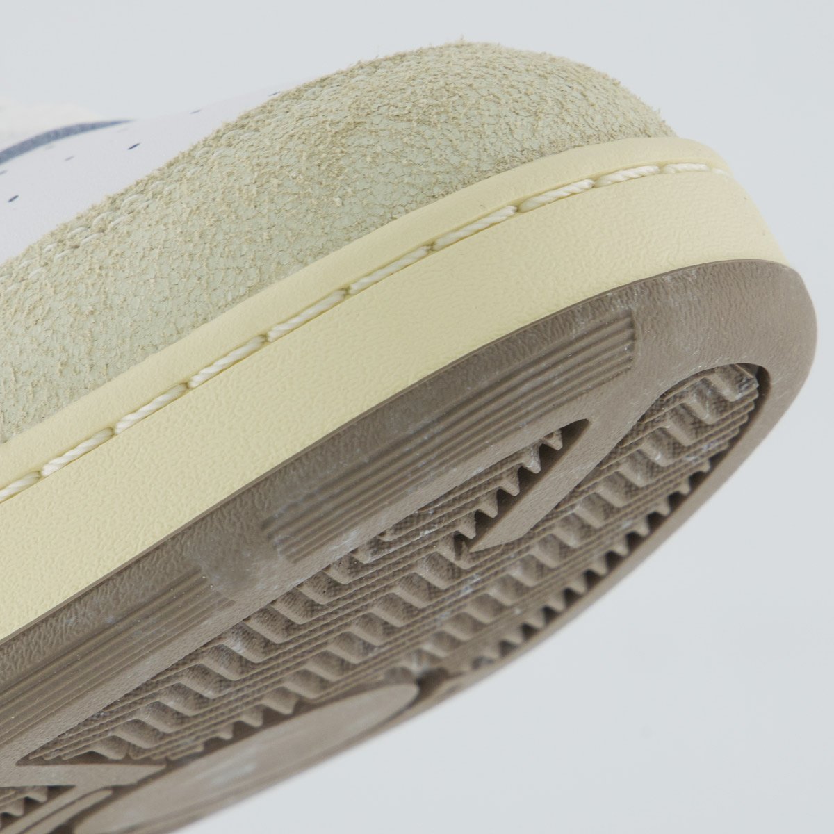 Tênis Reebok BB 4000 II Branco e Bege Branco/Bege 8