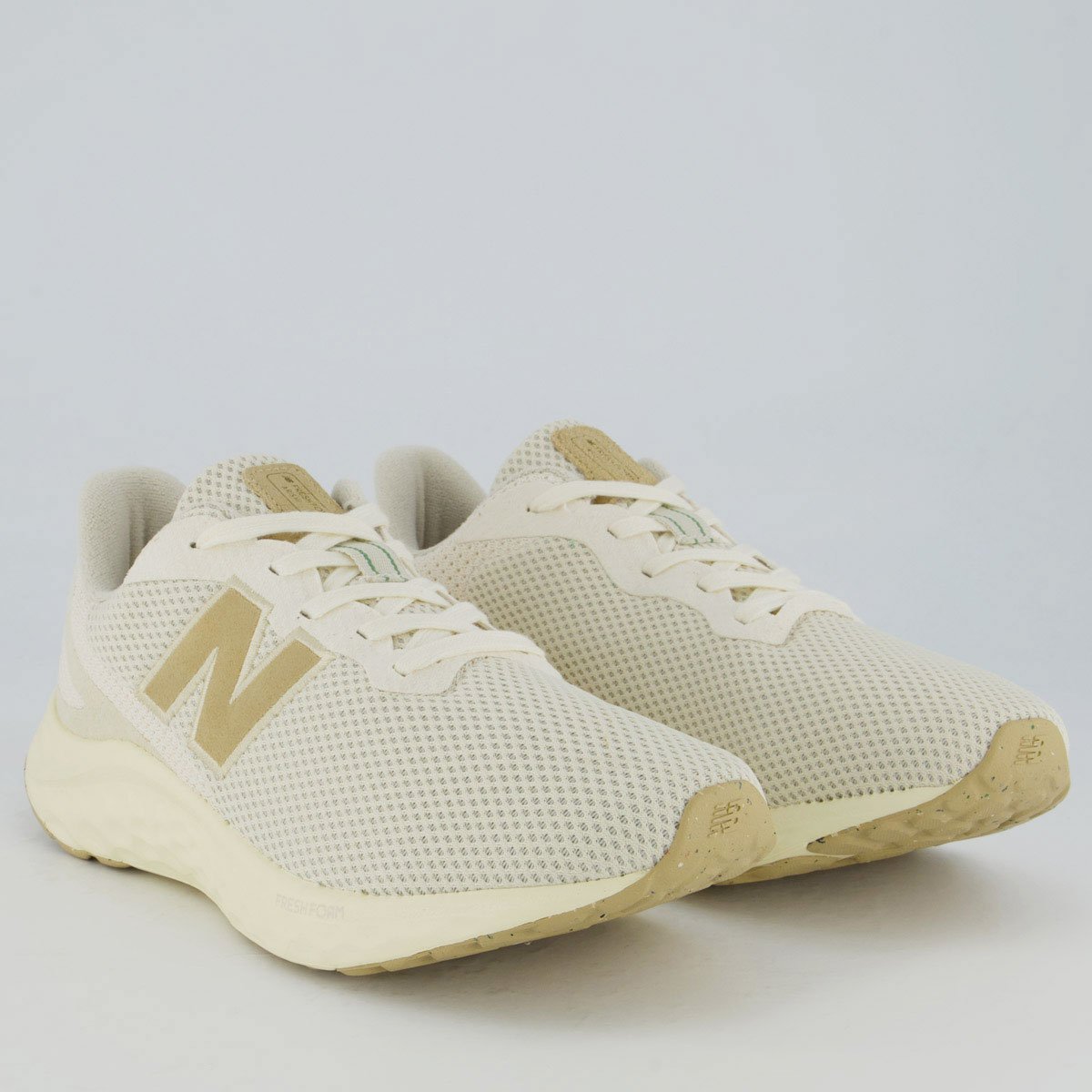 Tênis New Balance Fresh Foam Arishi V4 Branco Bege 2