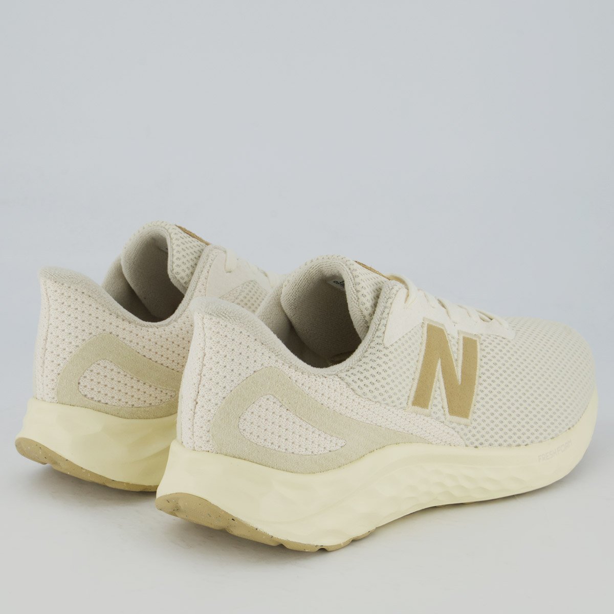 Tênis New Balance Fresh Foam Arishi V4 Branco Bege 3
