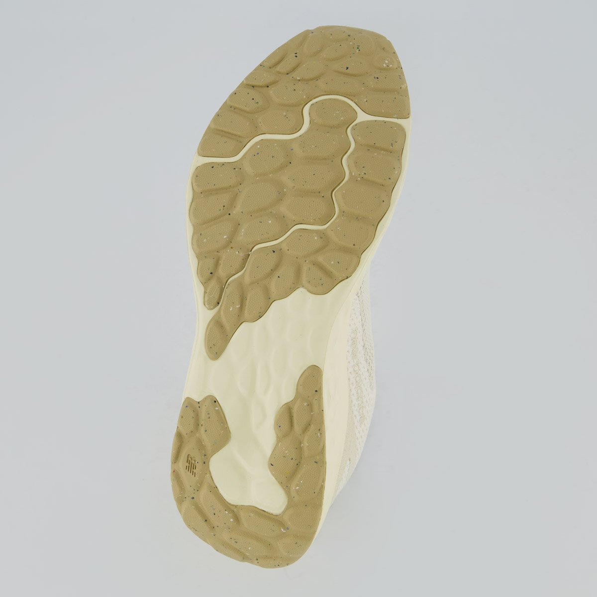 Tênis New Balance Fresh Foam Arishi V4 Branco Bege 5
