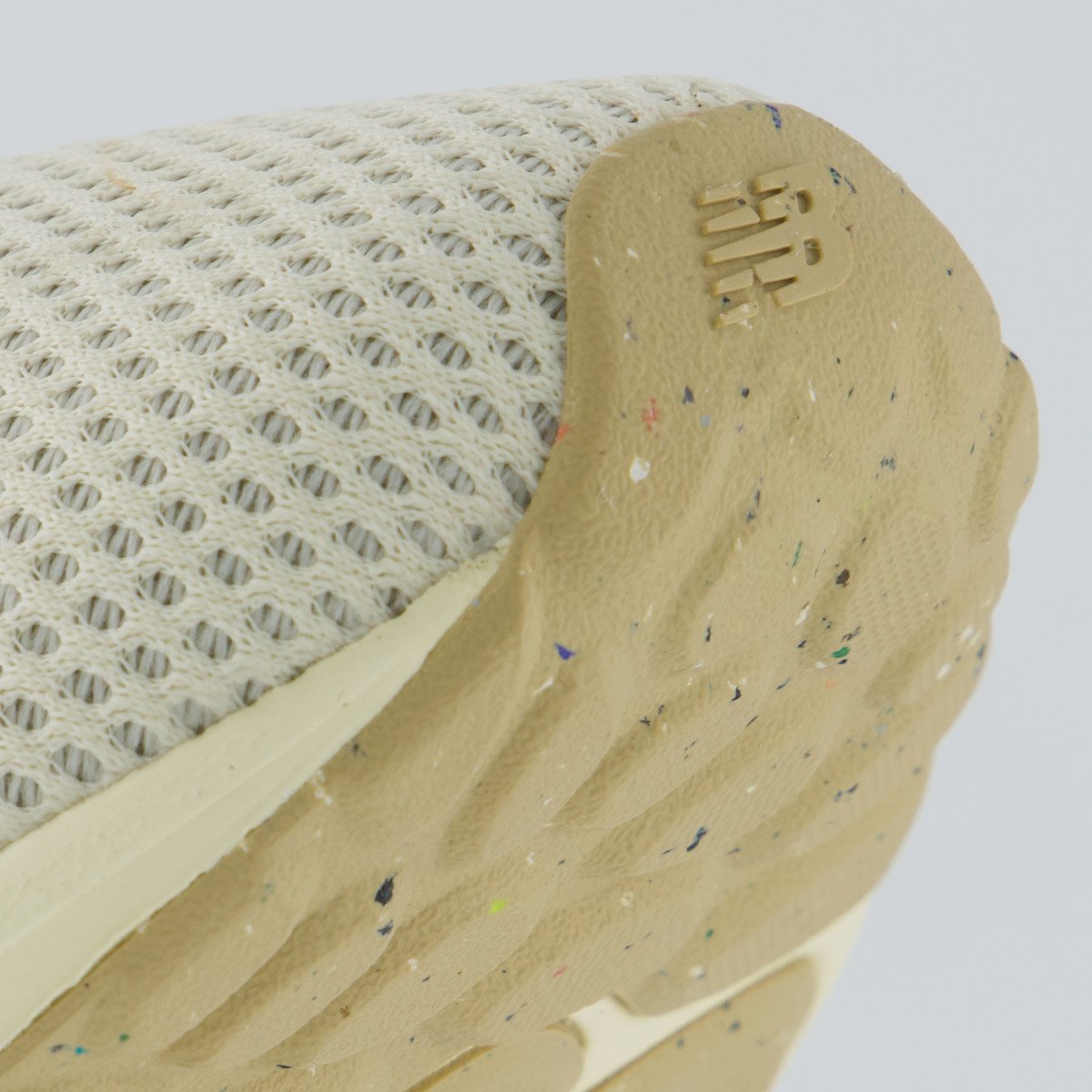 Tênis New Balance Fresh Foam Arishi V4 Branco Bege 8