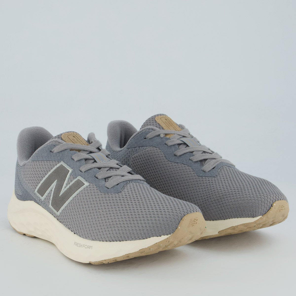 Tênis New Balance Fresh Foam Arishi V4 Feminino Cinza e Branco Cinza 2